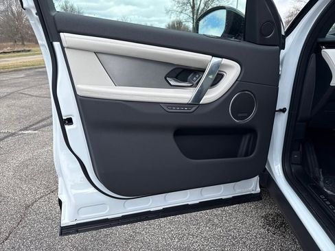 Used 2025 Land Rover Discovery Sport Dynamic SE image 12