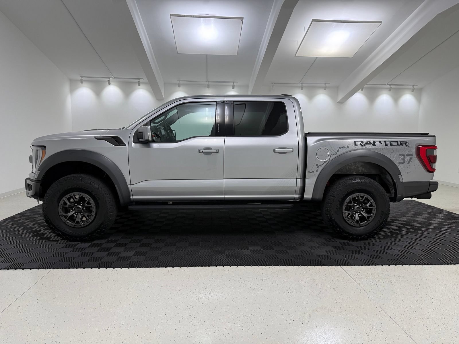 Used 2021 Ford F150 Raptor w/ Raptor 37 Performance Package AWD/4WD image 4