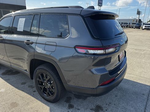 Used 2025 Jeep Grand Cherokee L Altitude RWD image 8