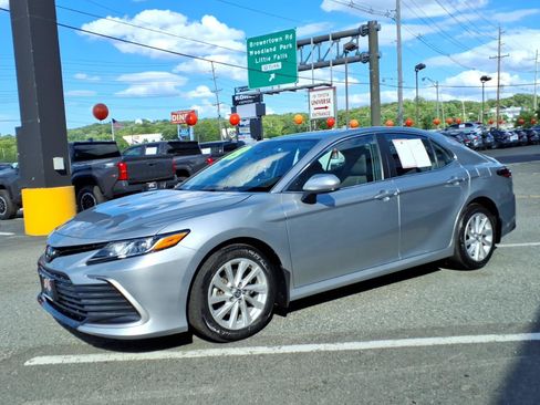 Certified 2023 Toyota Camry LE FWD image 3