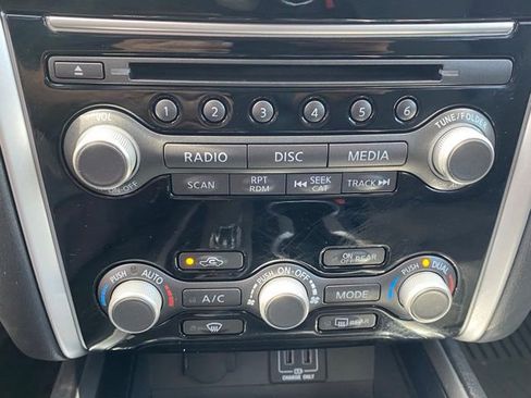 Used 2018 Nissan Pathfinder S image 23