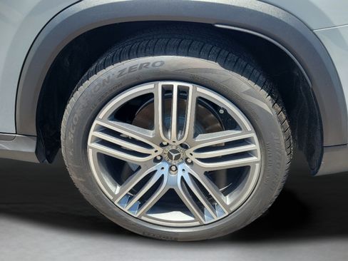 Certified 2025 Mercedes-Benz GLS 450 4MATIC image 32