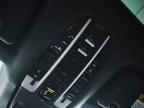 Used 2020 Porsche Panamera 4 AWD/4WD image 39