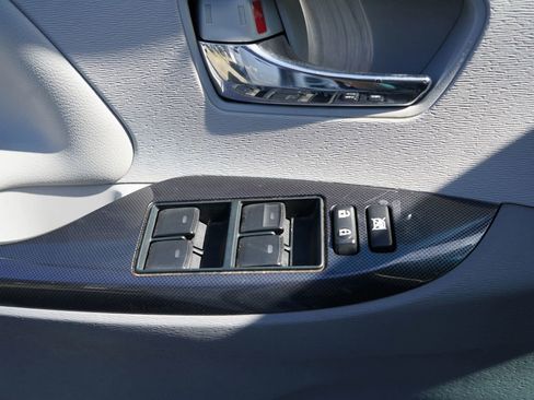 Used 2014 Toyota Sienna SE FWD image 14
