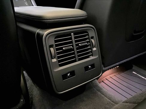 Used 2025 Porsche Taycan image 30