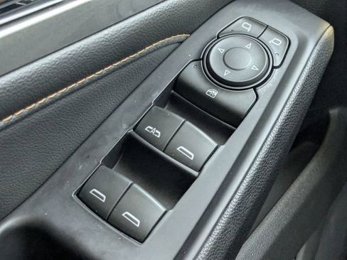 Used 2020 Chevrolet Traverse LT FWD image 32