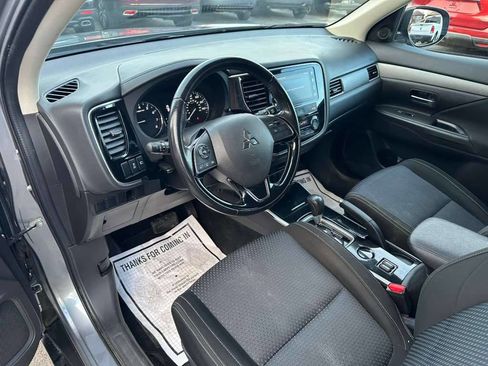 Used 2017 Mitsubishi Outlander SE image 11