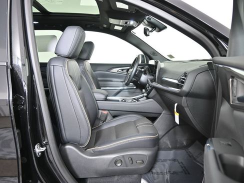 Used 2025 Chevrolet Traverse High Country w/ LPO, Floor Liner Package AWD/4WD image 13