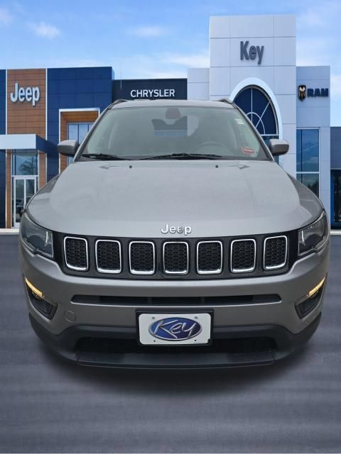 Used 2020 Jeep Compass Latitude w/ Popular Equipment Group AWD/4WD image 2