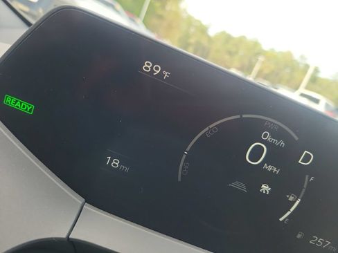 Used 2026 Toyota Prius LE FWD image 32