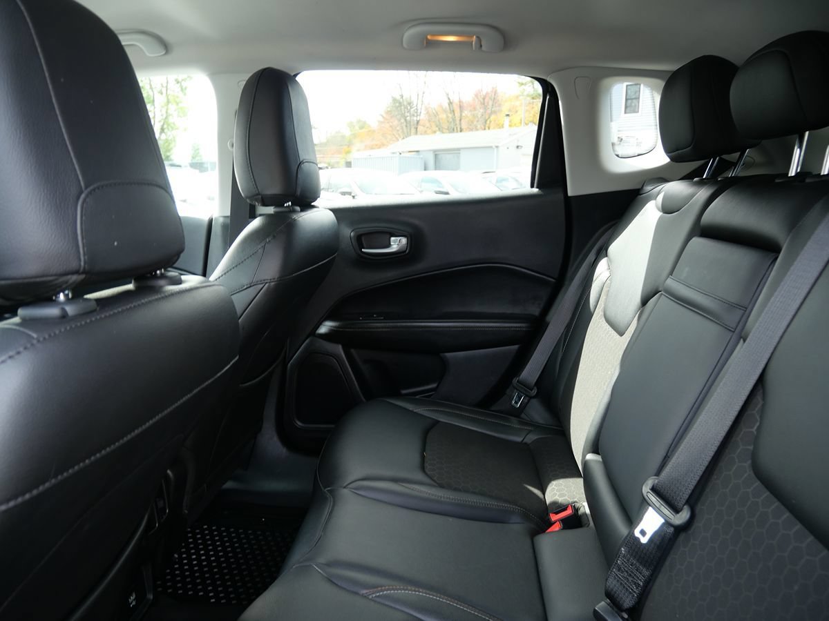 Used 2018 Jeep Compass Latitude w/ Cold Weather Group AWD/4WD image 22