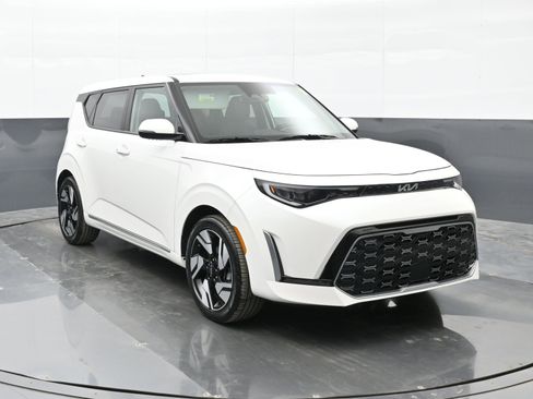 Used 2025 Kia Soul GT-Line w/ GT-Line Technology Package image 2