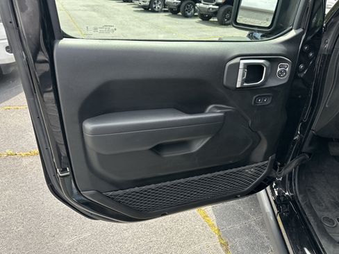 Used 2023 Jeep Wrangler Unlimited Rubicon 4xe w/ Steel Bumper Group AWD/4WD image 12