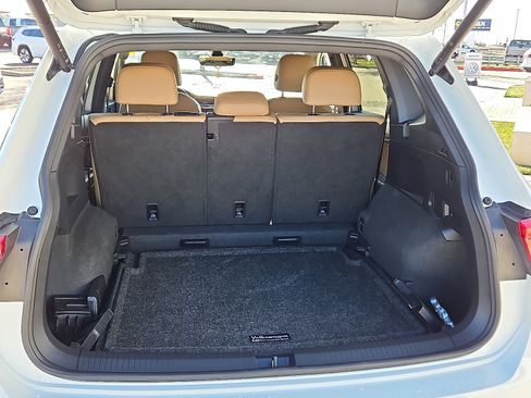 Certified 2024 Volkswagen Tiguan SE image 6