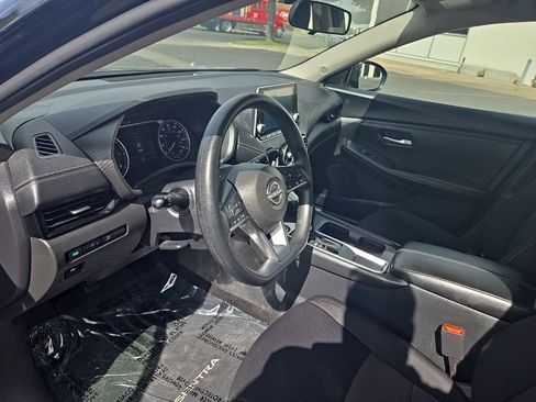 Used 2024 Nissan Sentra SV FWD image 11