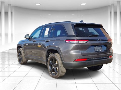 Used 2023 Jeep Grand Cherokee Altitude image 5