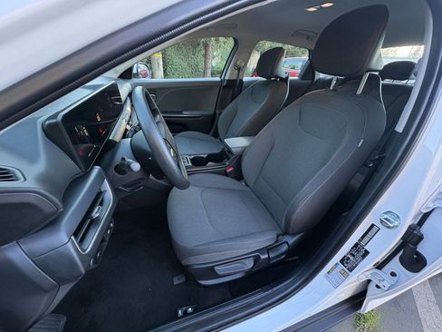 Used 2025 Kia K4 LXS image 35