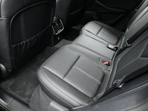 Certified 2025 Porsche Macan AWD/4WD image 15