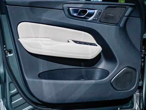 Certified 2026 Volvo XC60 B5 Plus w/ Climate Package image 23