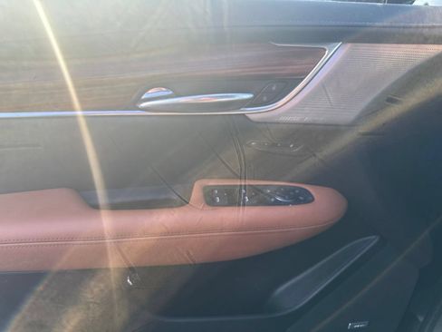 Used 2020 Cadillac XT5 Premium Luxury AWD/4WD image 14