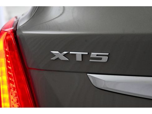 Used 2018 Cadillac XT5 Luxury w/ Driver Awareness Package FWD image 54