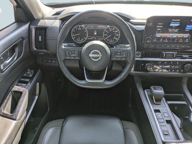 Used 2023 Nissan Pathfinder SL FWD image 18