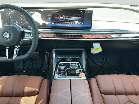 Certified 2025 BMW 760i xDrive w/ Premium Package AWD/4WD image 9