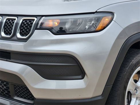 Used 2023 Jeep Compass Sport image 8