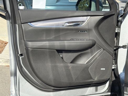 Used 2025 Cadillac XT6 Luxury image 20
