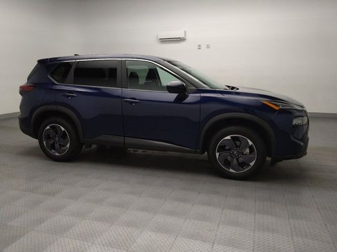 Used 2024 Nissan Rogue SV image 11