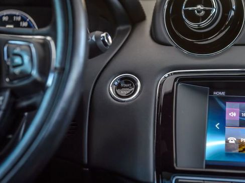 Used 2016 Jaguar XJ image 30