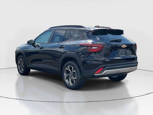 Used 2026 Chevrolet Trax LT FWD image 3
