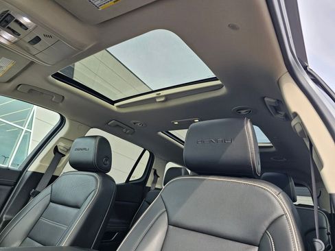 Used 2021 GMC Acadia Denali w/ GMC Pro Grade Package AWD/4WD image 28