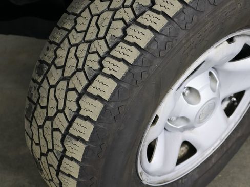 Used 2019 Toyota Tacoma SR RWD image 34