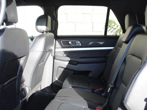 Used 2017 Ford Explorer XLT w/ Equipment Group 202A image 13