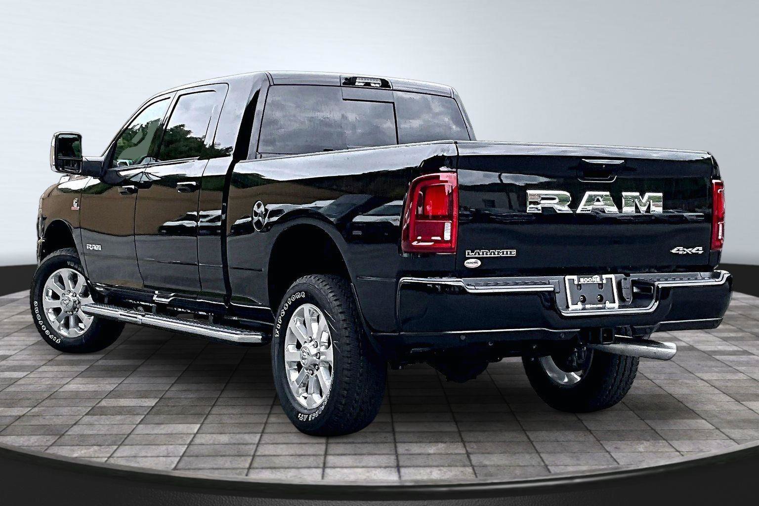 New 2026 RAM 2500 Laramie AWD/4WD image 4