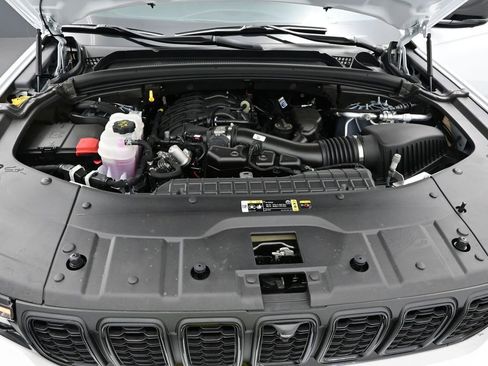 Used 2025 Jeep Grand Cherokee L Limited w/ Luxury Tech Group II image 12