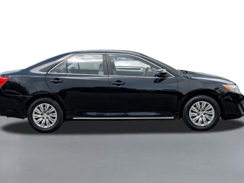 Used 2012 Toyota Camry LE image 5