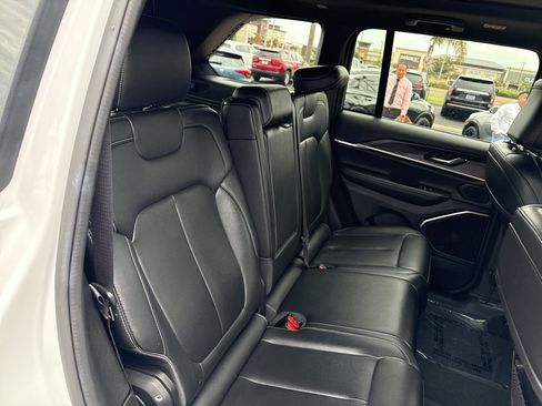 Used 2024 Jeep Grand Cherokee Limited 4xe AWD/4WD image 12
