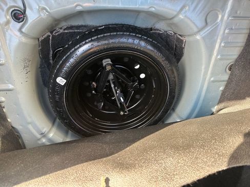 Used 2005 Ford Taurus SE image 12