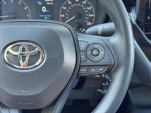Used 2025 Toyota Corolla LE FWD image 20