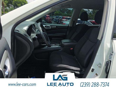 Used 2020 Nissan Pathfinder S FWD image 2