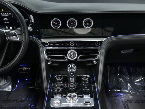 Used 2020 Bentley Flying Spur W12 image 45