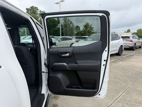 Used 2021 Toyota Tacoma TRD Off-Road AWD/4WD image 26