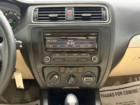 Used 2014 Volkswagen Jetta SE FWD image 23