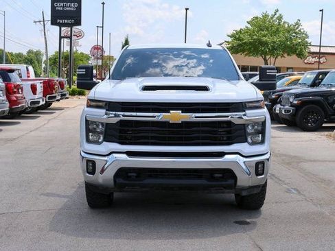 Used 2024 Chevrolet Silverado 2500 LT image 3