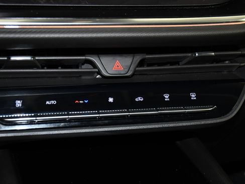 Used 2024 Buick Envision Preferred image 29