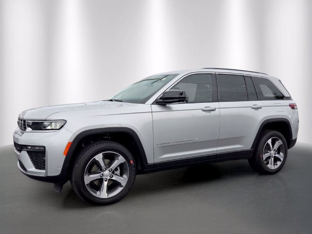 New 2026 Jeep Grand Cherokee Limited w/ Luxury Tech Group II RWD image 2