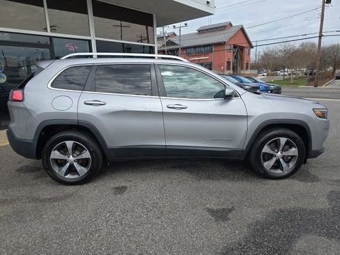 Used 2019 Jeep Cherokee Limited image 41