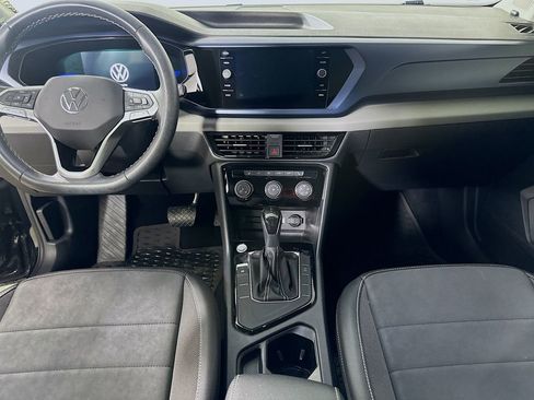 Used 2023 Volkswagen Taos SE w/ Panoramic Sunroof Package image 18